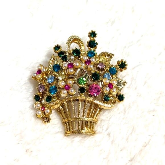 Jewelry - Vintage Goldtone & Rhinestone Floral Basket Brooche